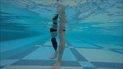 Плавання та водні види спорту з Genium X3. Протез колінного суглоба виробництва компанії Ottobock