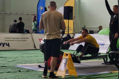 На фото Олександр Богдюк, змагання Звитяга Нескорених, дисциплін веслування на тренажері