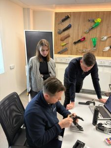 Технік протезист PROSTHETICS.PRO Юлія Данильчик на навчанні з протезування верхніх кінцівок у Ottobock, Німеччина